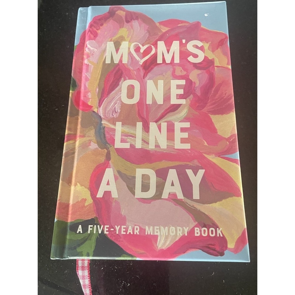 Mom's Floral One Line a Day: A Five-Year Memory Book by